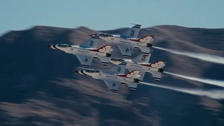 Havacılığın Sınırlarını Zorlayanlar: Thunderbirds izle
