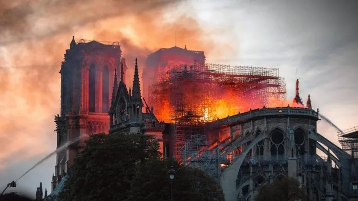 Notre-Dame brûle izle